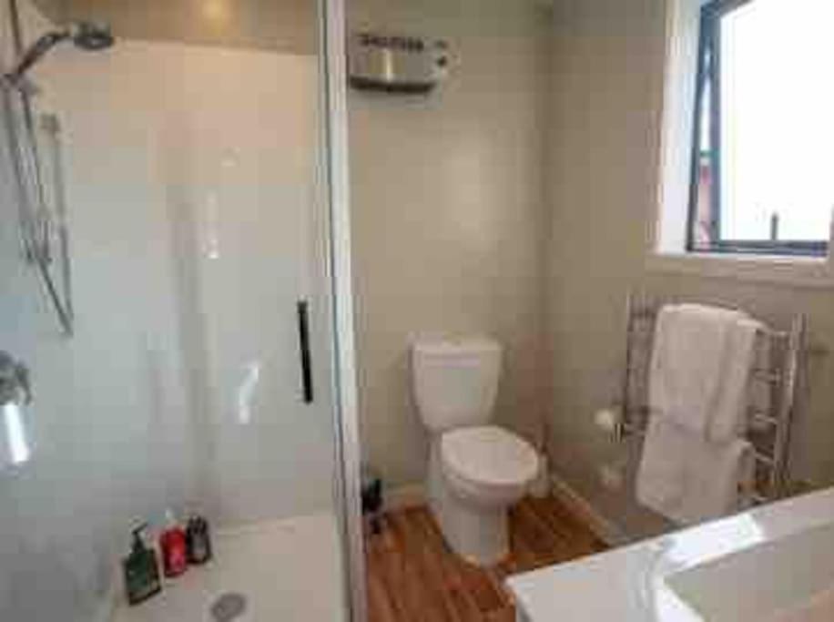 Great Views From New 2 Bedroom Apartment Te Anau Exteriör bild