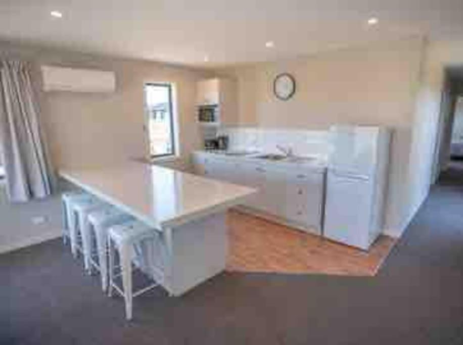 Great Views From New 2 Bedroom Apartment Te Anau Exteriör bild