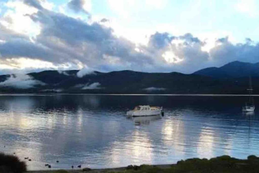 Great Views From New 2 Bedroom Apartment Te Anau Exteriör bild